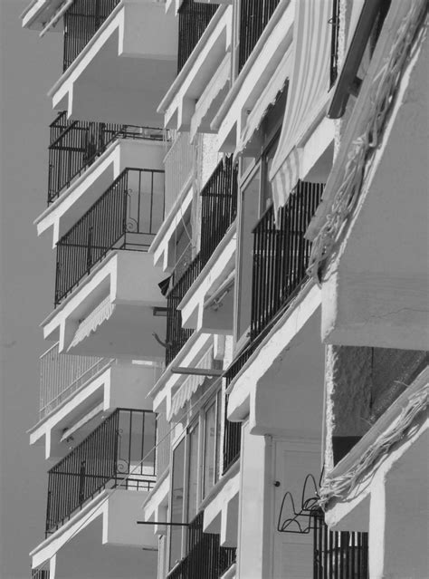Gambar : hitam dan putih, Arsitektur, jalan, jendela, kota, pencakar langit, balkon, garis ...