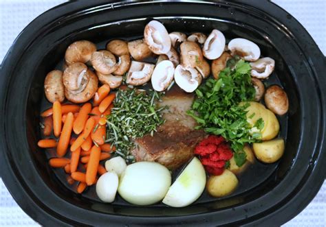 Easy Slow Cooker Pot Roast with Vegetables