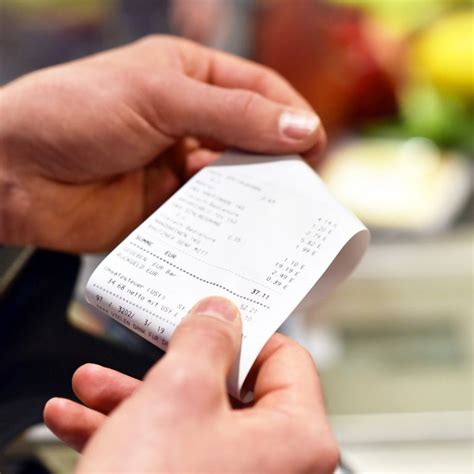 Till receipts avoiding endocrine disruptors at the checkout