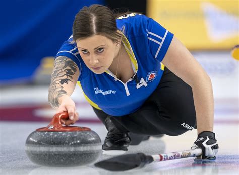 Curling Canada | Host team moves to 2-0!