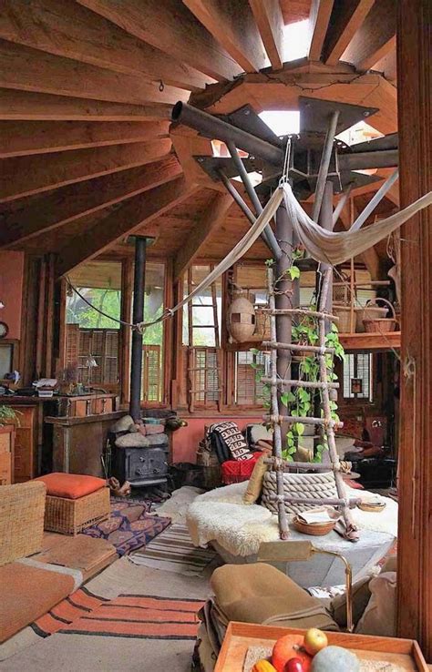 Design inspiration: Not so ordinary rooms Treehouse Masters, Treehouse ...