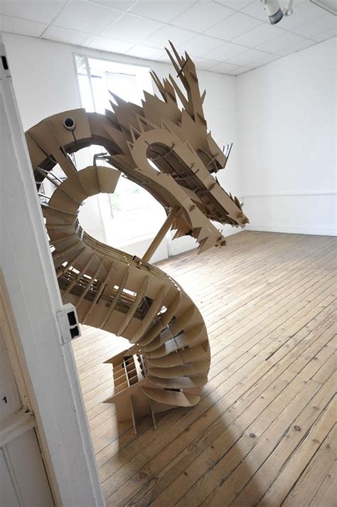 Dragon en carton emboité | Cardboard design, Cardboard sculpture ...