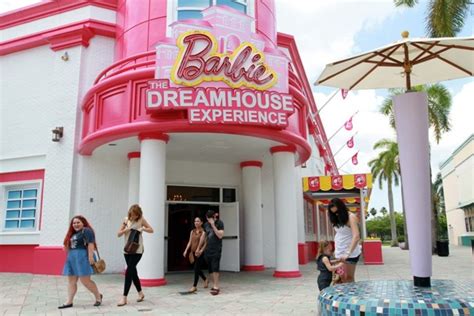 Life-Size Barbie Dreamhouse Opens in Florida - A Blog with a Bite...