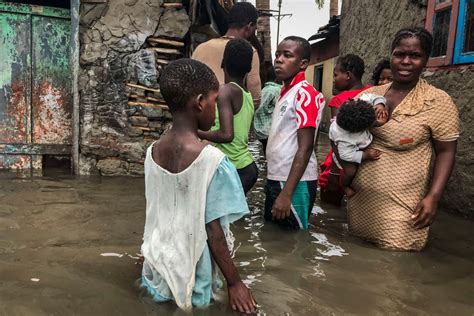 In Pictures: Cyclone Eloise displaces thousands in Mozambique | Weather News | Al Jazeera