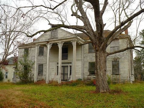 Abandoned plantation house | Hauntingly beautiful buildings | Abandoned plantations, Old ...