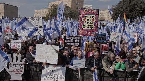 Thousands Protest in Israel Over Netanyahu’s Judicial Overhaul - The New York Times