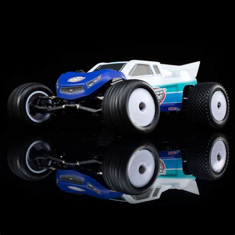 Losi 1/18 Mini-T 2.0 2WD Stadium Truck Brushless RTR [VIDEO] - RC Car Action