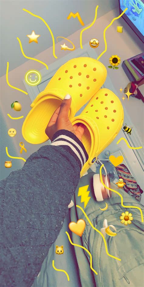 𝐶𝑟𝑜𝑐 𝑎𝑒𝑠𝑡ℎ𝑒𝑡𝑖𝑐 in 2020 | Crocs, Aesthetic, Style