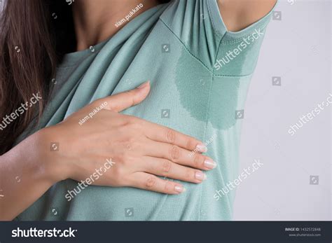 1,573 Excessive sweating woman Images, Stock Photos & Vectors | Shutterstock