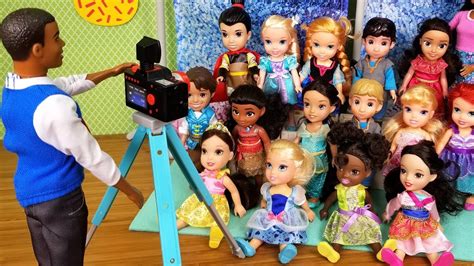 Picture Day ! Elsa and Anna toddlers - school - Barbie is teacher - YouTube