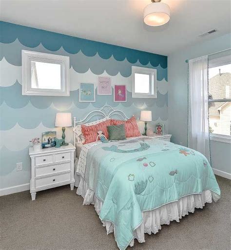 Mermaid themed bedroom complete with ocean wave detail on accent wall. Many diff | Ocean themed ...