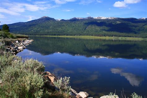 A Traveler’s Guide to Cascade Lake, Idaho - DoneRight Vacation Rentals