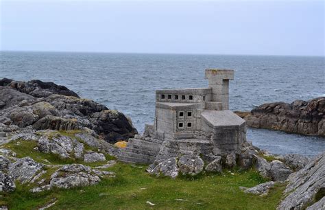 Hermit’s Castle, Achmelvich, the Highlands : castles