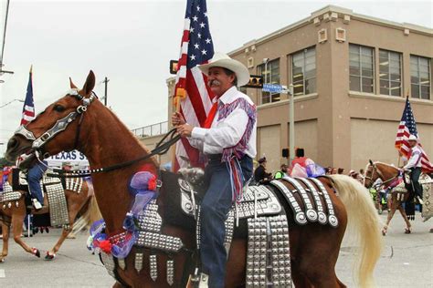 Battle of Flowers parade takes over San Antonio for Fiesta