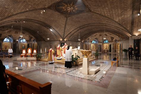 New Liturgical Movement: Pictures of an Ordinariate Mass at the National Shrine in D.C.