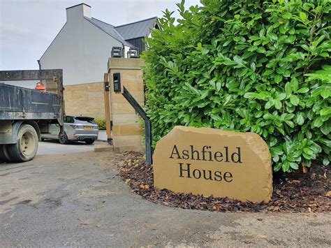 About Stone House Signs - Bespoke Carved Signs & Boulders