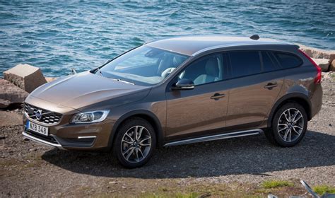 2018 Volvo V60 Cross Country Wagon Specs, Review, and Pricing | CarSession