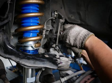 Are new struts supposed to make popping noise? - Jorge Alonso Auto Repair Oceanside