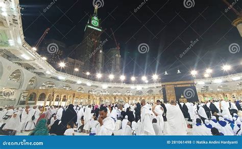 Makkah in the night editorial stock photo. Image of snow - 281061498