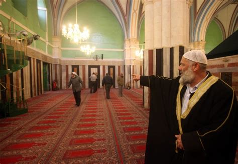 Israeli defence minister visits flashpoint Hebron mosque | Middle East Eye