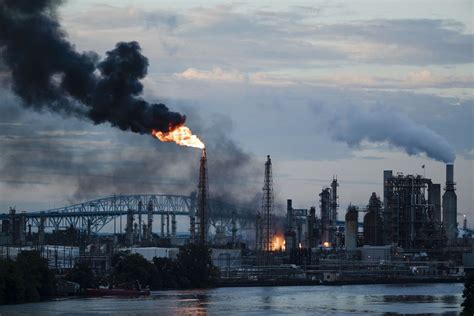 PES to permanently shut down oil refinery after explosion, mayor says - Curbed Philly