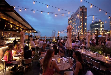 STK Rooftop New York | Members and their guests receive a complimentary round of champagne ...