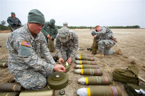 Military Trains New Generation of Munitions Experts - The New York Times