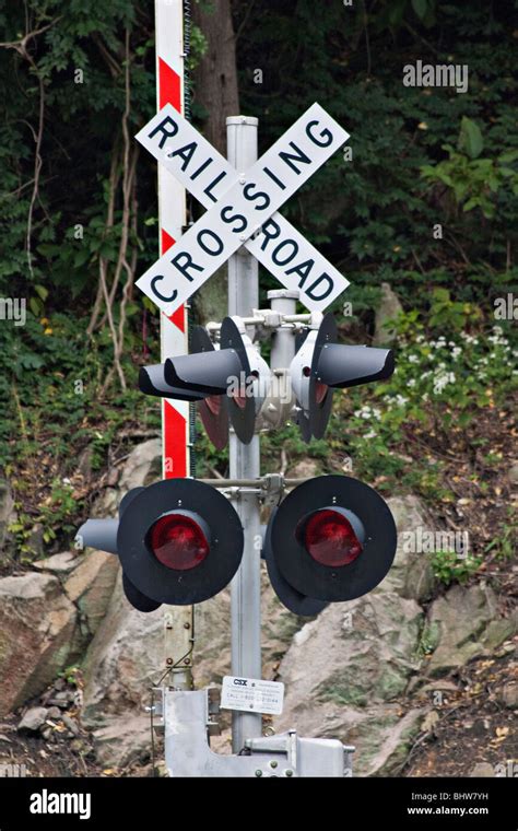 Railroad crossing signals usa hi-res stock photography and images - Alamy