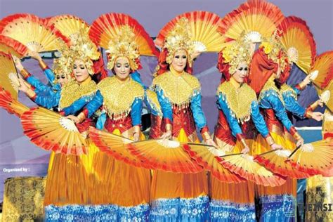 14 Tari Tradisional Khas Sulawesi Selatan Dilengkapi Penjelasan – Blog ...