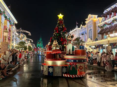 PHOTOS, VIDEO: Mickey’s Once Upon a Christmastime Parade at Mickey’s Very Merry Christmas Party ...