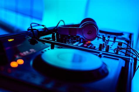 Best DJ Turntables For Beginners - MSpot - The Spot for Musical ...