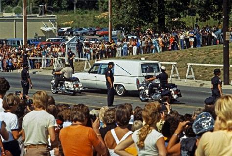 Elvis Presley funeral cortege leaving Graceland, Memphis, Tennessee ...