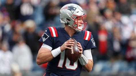 Is Mac Jones playing tonight? What to know about Patriots QB depth ...