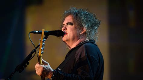 The Cure’s Robert Smith goes viral in deadpan Rock and Roll Hall of Fame clip