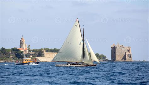 sailing boat race 8933844 Stock Photo at Vecteezy