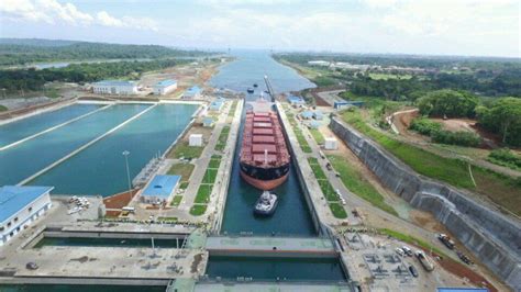 PHOTOS: First Ship Passes Through Panama Canal's New Locks | Panama canal, Panama, Canals