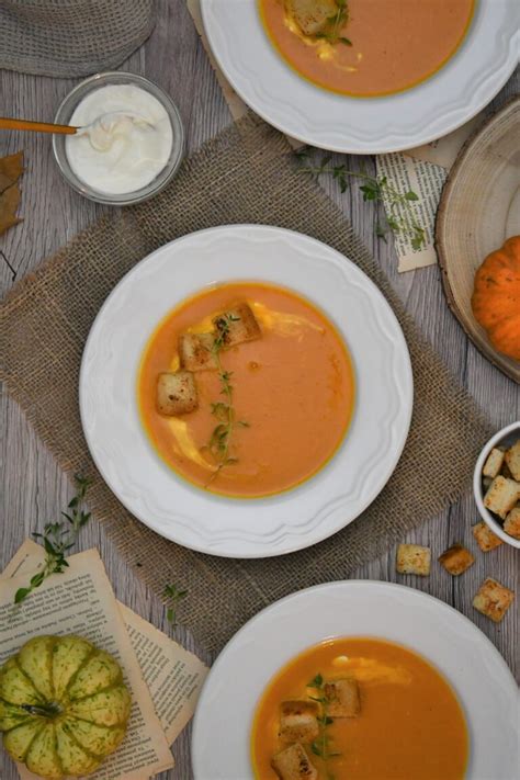 Pumpkin Soup with Garlic Croutons | Klysa