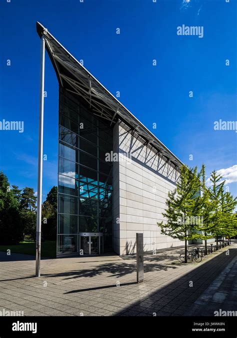 Faculty of Law building, Cambridge University, architects Foster & Partners, completed in 1995 ...