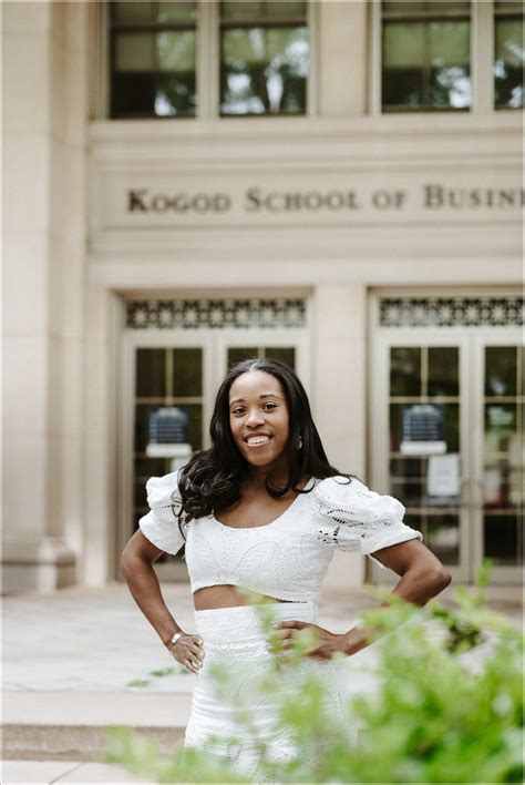 Graduation Photos | American University - sarahlaughlandphotography.com