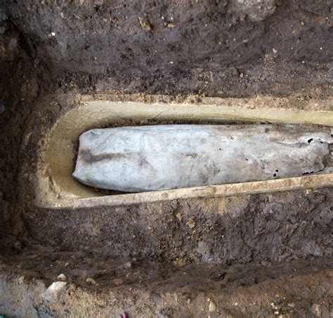 Grave of elderly woman found near King Richard III's burial site - UPI.com