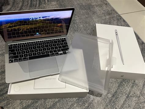 Apple MacBook Air 13inch (M1 Chip), condition 10/10, battery health 100 ...