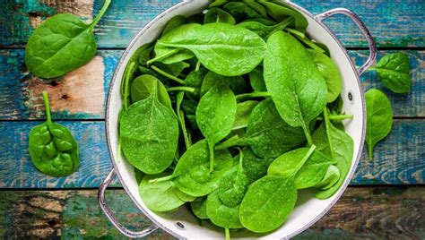 A celebrity nutritionist reveals why eating too much spinach is bad for ...