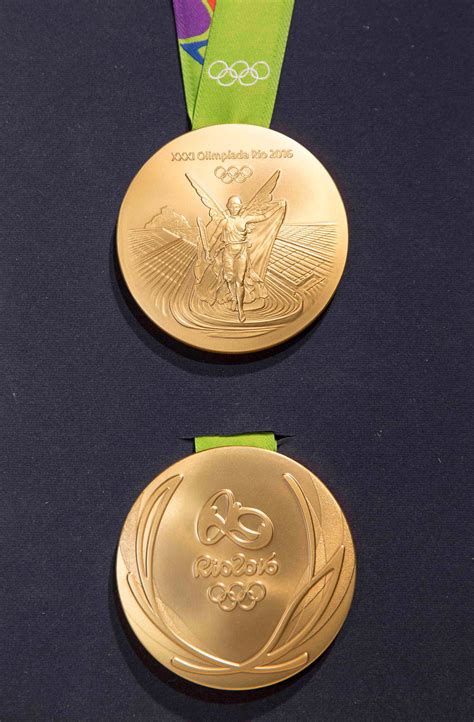 Présentation des médailles d'Or, d'Argent et de Bronze des Jeux Olympiques de Rio 2016 ...