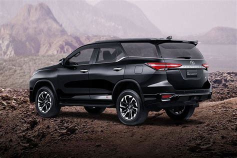 2023 Toyota Fortuner Black