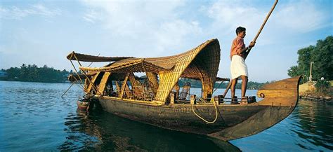 Golden Triangle Tour with Kerala and Mumbai