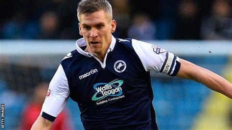 Steve Morison: Millwall striker signs new contract - BBC Sport