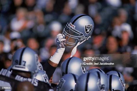 1,863 Oakland Raiders Helmet Stock Photos, High-Res Pictures, and ...