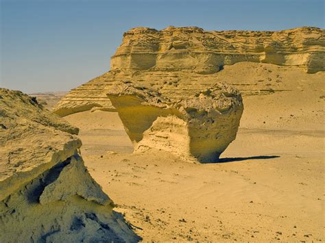 File:Wind erosion in Wadi Al-Hitan.jpg - Wikimedia Commons