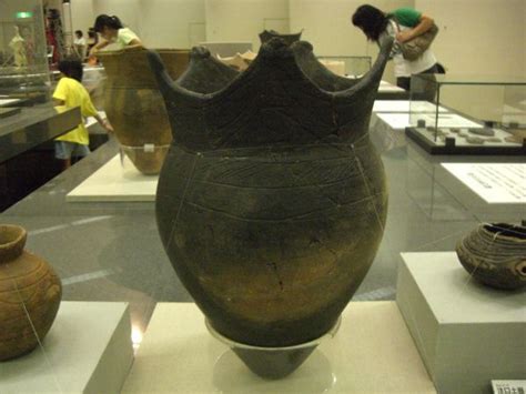 Types of pottery and how to make a Jomon pot | Heritage of Japan Jomon Era, Jomon Period, Native ...