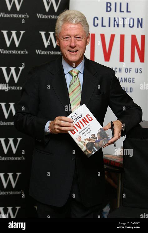 Bill clinton book signing giving london hi-res stock photography and images - Alamy